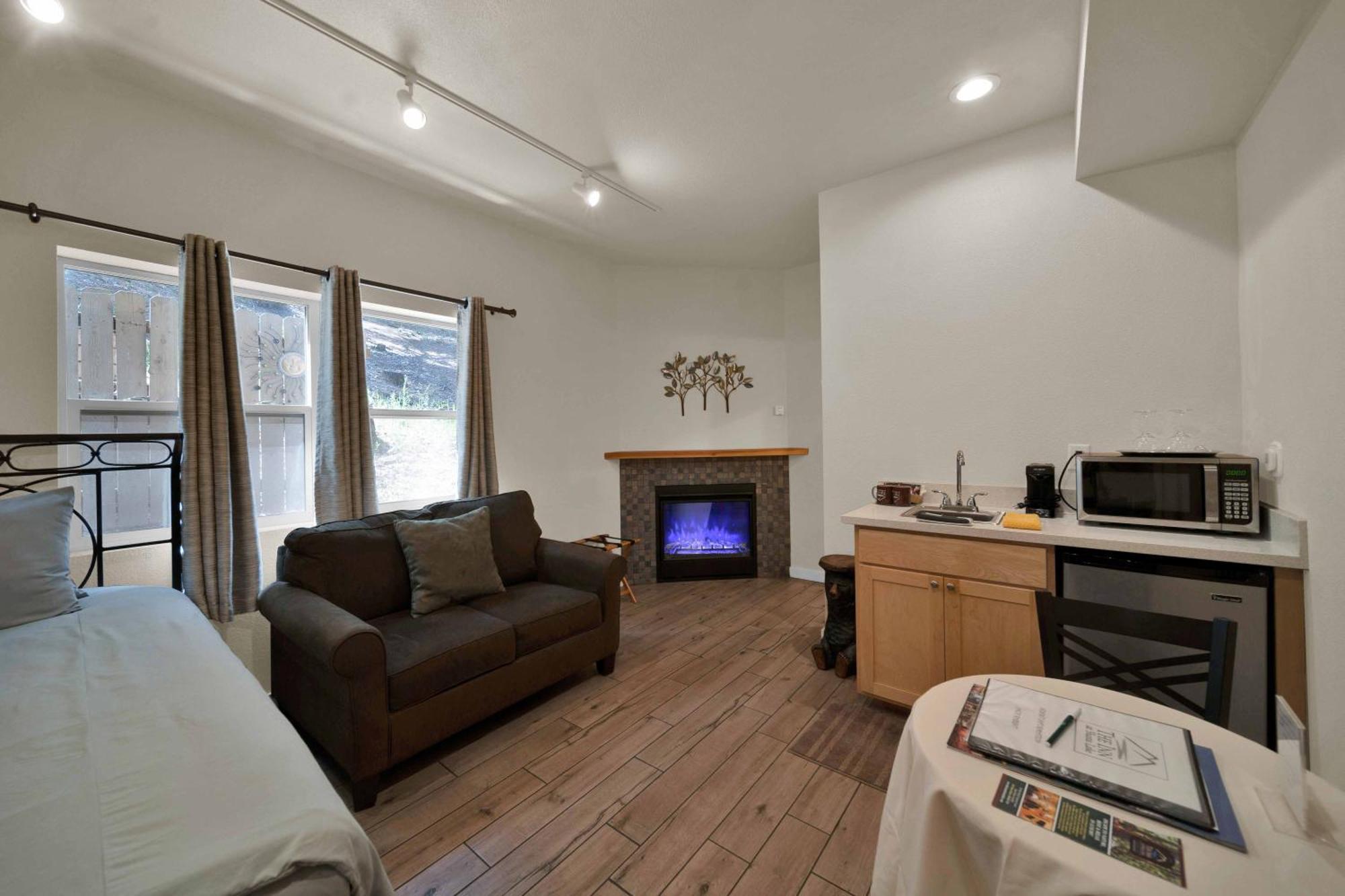 The Inn At Shasta Lake 莱克海德 外观 照片