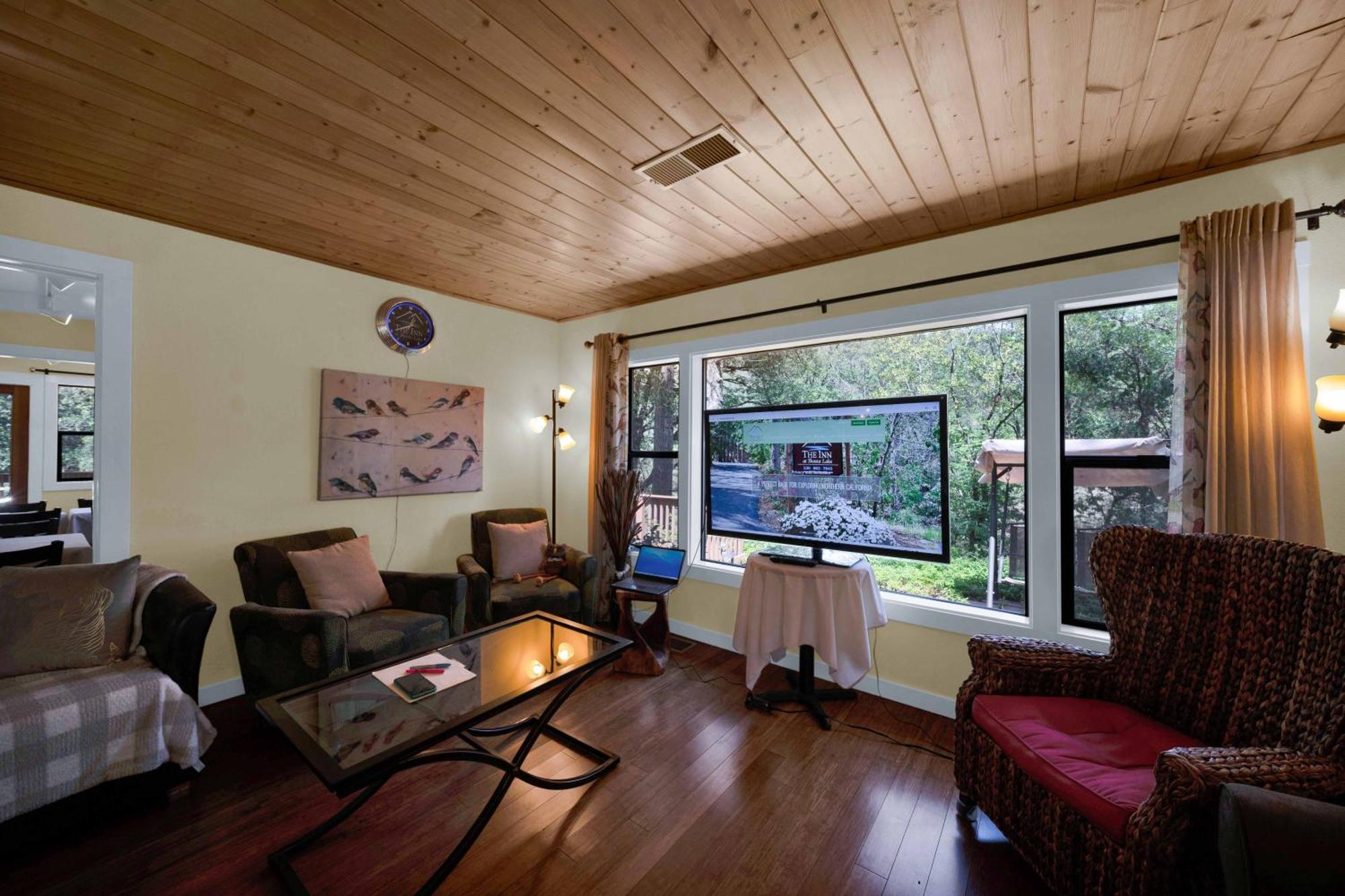 The Inn At Shasta Lake 莱克海德 外观 照片